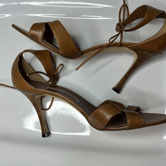 Manolo Blahnik Brown Leather Women's Heels - Picture 9 of 13